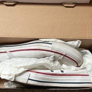 White Women’s Converse-Women’s Shoes-Minimalist Shoes-Trendy Shoes